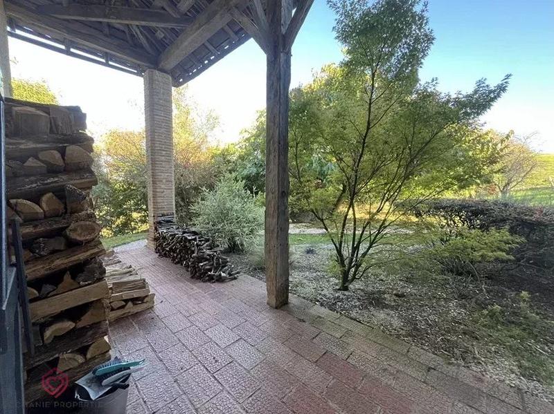 Propriété - 280 m² - 9 pièces