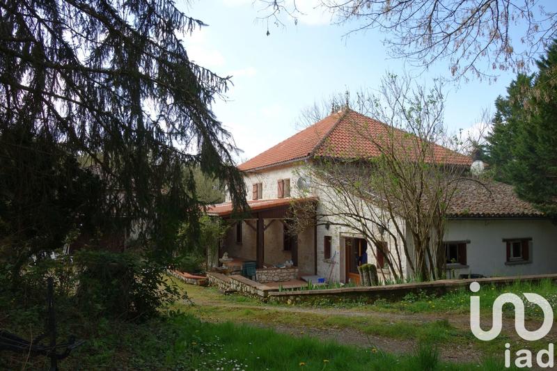 Maison - 220 m² - 6 pièces