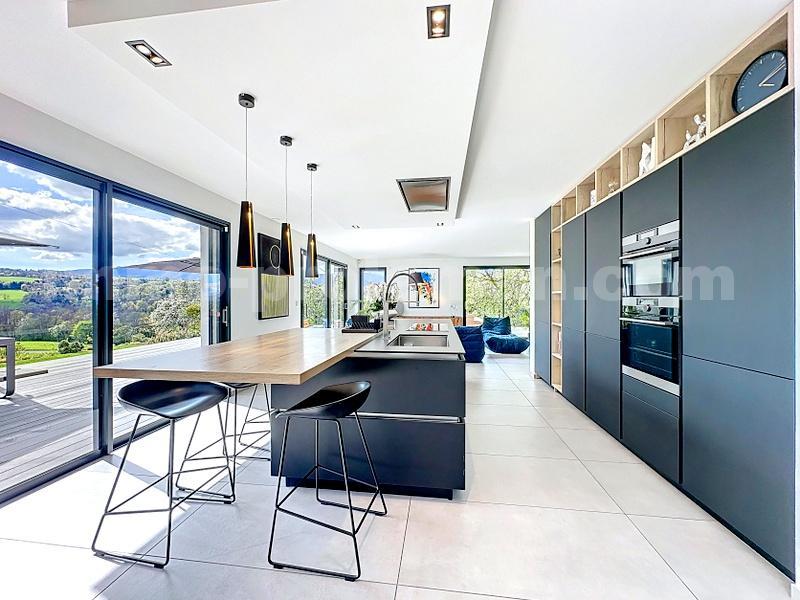 Maison - 486 m² - 8 pièces