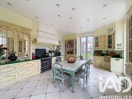 Maison - 455 m² - 10 pièces