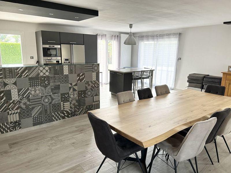 Maison traditionnelle - 194 m² - 7 pièces