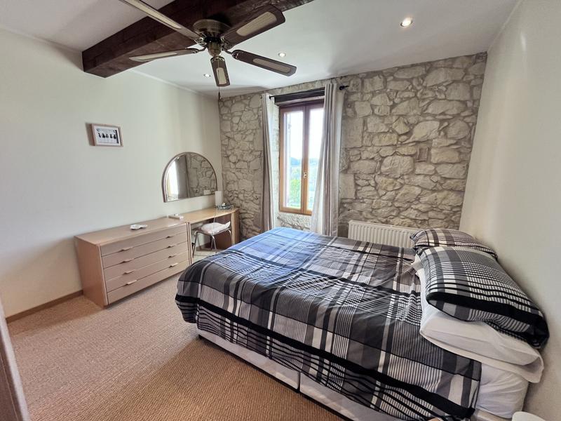 Maison traditionnelle - 230 m² - 9 pièces