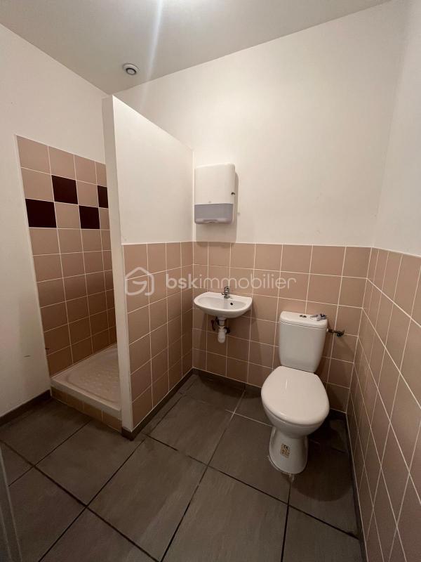 Local d'activité / Entrepôt - 771 m² - 6 pièces