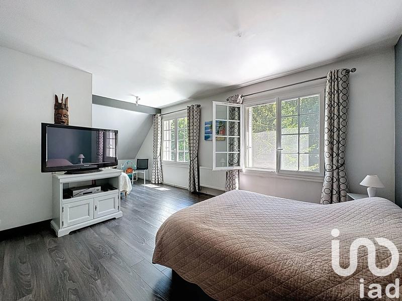 Maison - 270 m² - 9 pièces