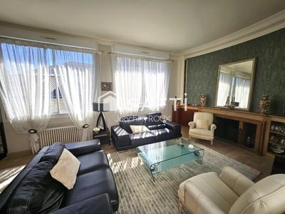 Maison - 200 m² - 6 pièces