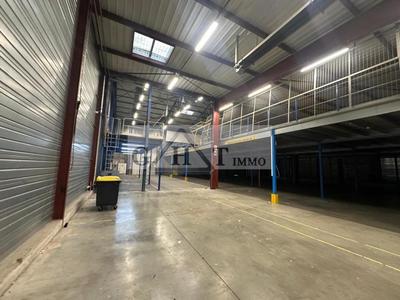 Entrepôt - 2 425 m²