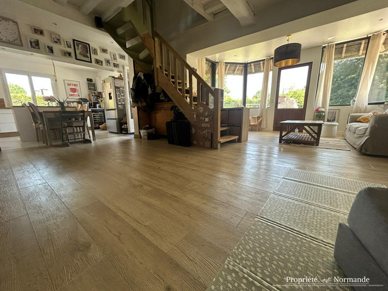 Maison - 215 m² - 8 pièces