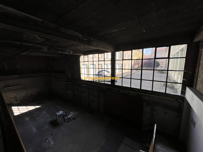 Local d'activités - 729 m²