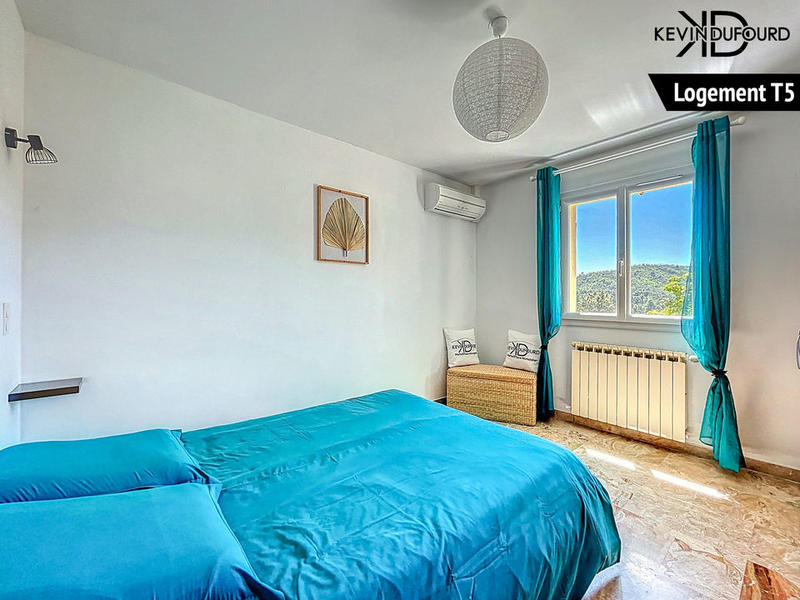 Maison - 225 m² - 11 pièces