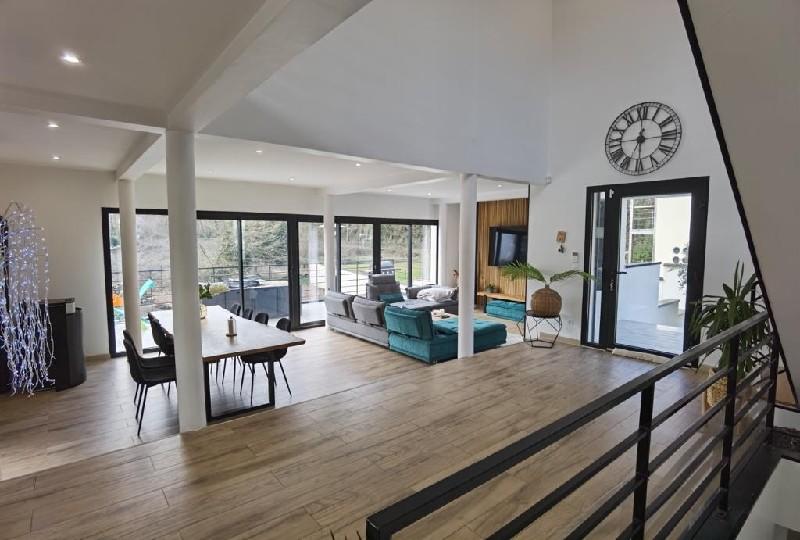 Châlet - 260 m² - 10 pièces