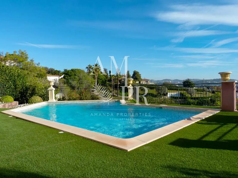 Villa - 220 m² - 8 pièces