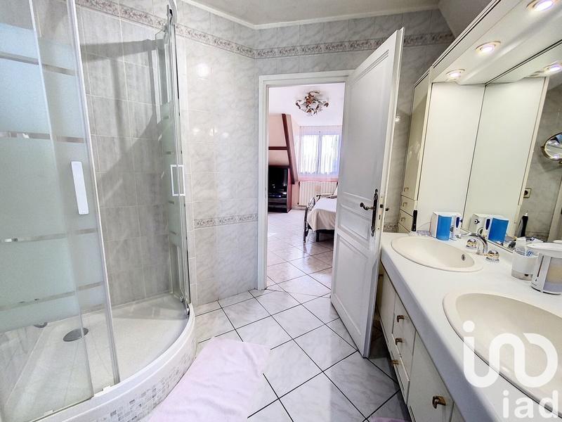 Maison - 270 m² - 6 pièces