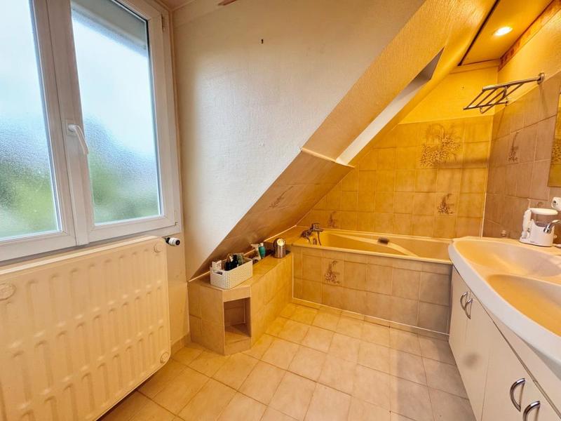 Maison - 204 m² - 6 pièces