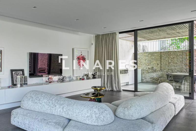 Villa - 300 m² - 6 pièces