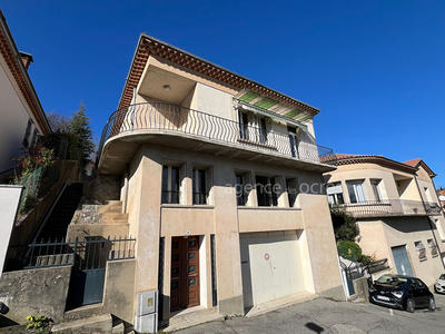Maison - 180 m² - 7 pièces