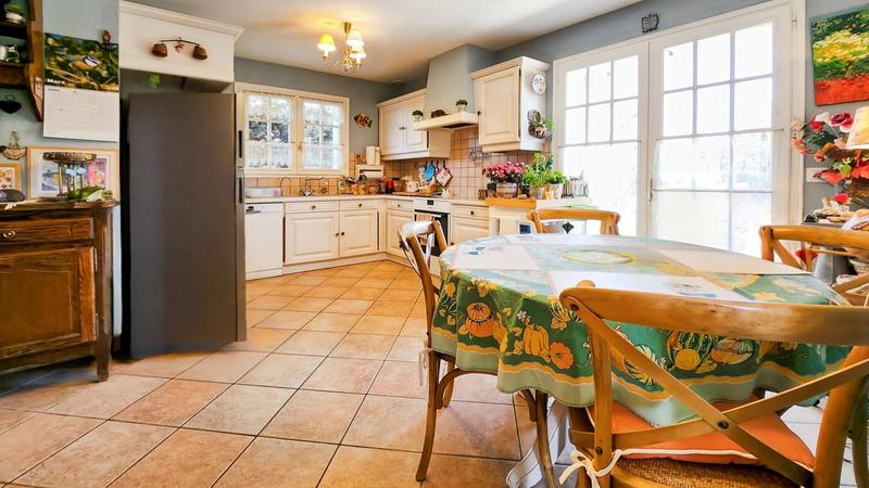 Maison - 241 m² - 7 pièces