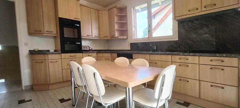 Maison - 176 m² - 8 pièces