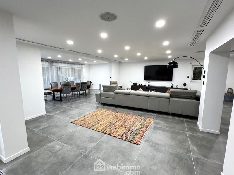 Maison - 200 m² - 7 pièces