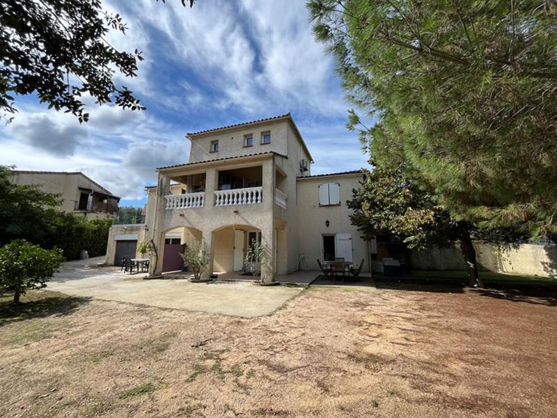 Maison - 210 m² - 8 pièces