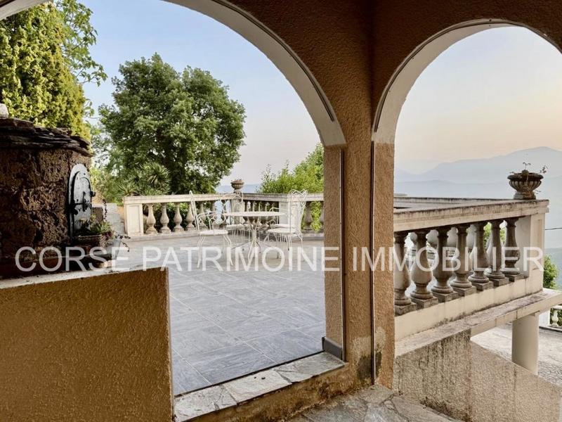 Maison - 229 m² - 18 pièces