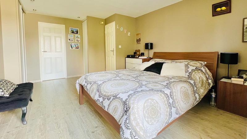 Maison - 180 m² - 7 pièces