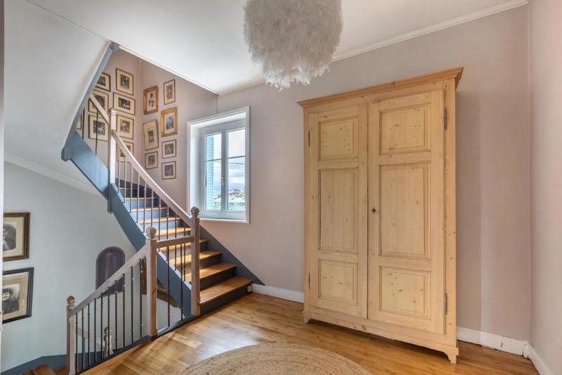 Maison - 320 m² - 8 pièces