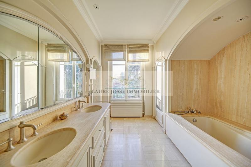 Villa - 485 m² - 12 pièces