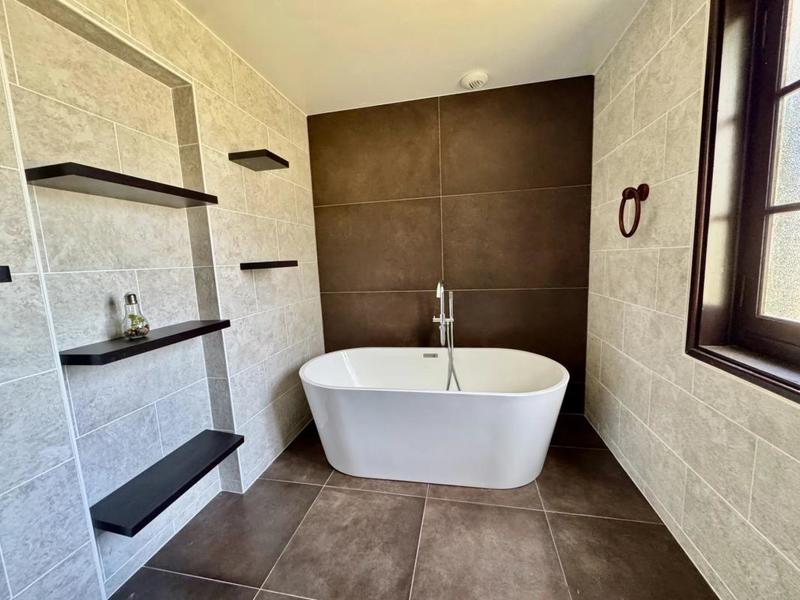 Propriété - 254 m² - 6 pièces