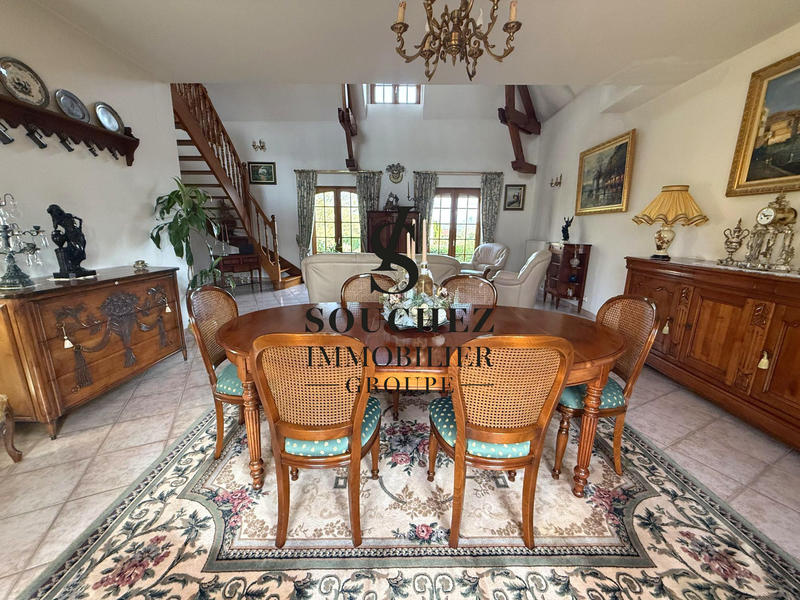 Maison - 202 m² - 7 pièces