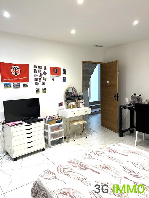 Maison - 244 m² - 9 pièces