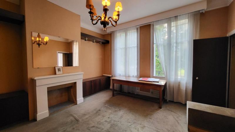 Maison - 277 m² - 8 pièces