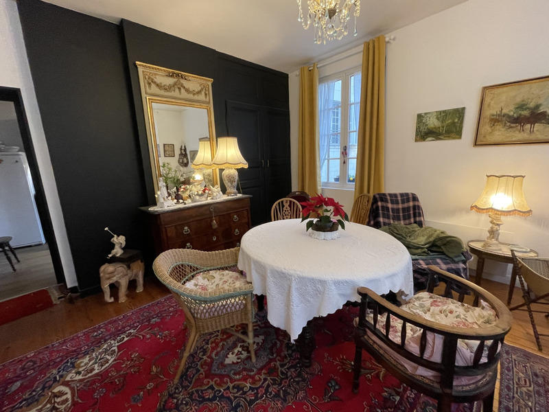 Appartement bourgeois - 93 m² - 6 pièces