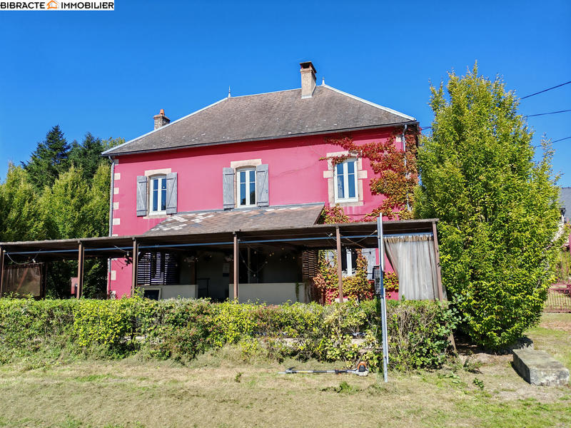 Maison - 250 m² - 8 pièces