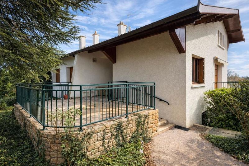 Maison - 176 m² - 8 pièces