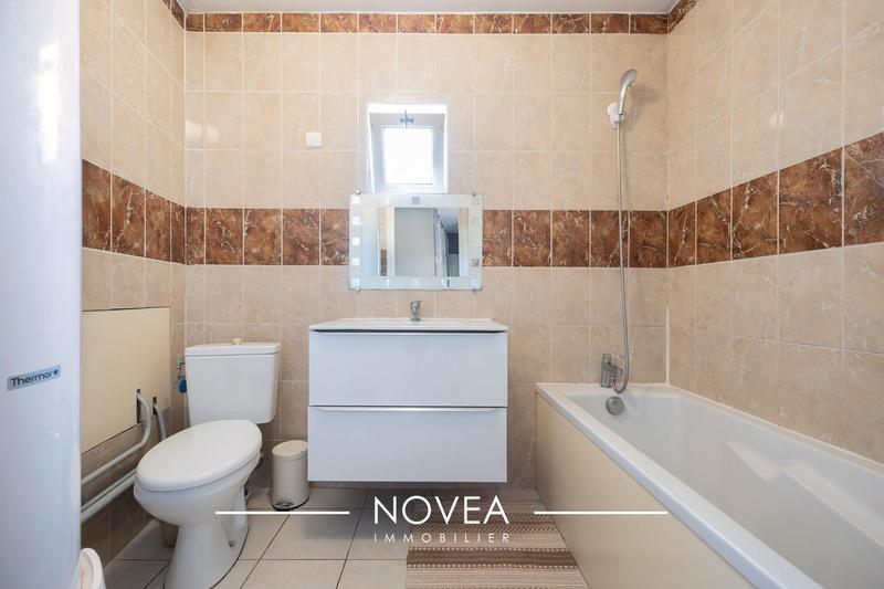 Maison traditionnelle - 259 m² - 8 pièces