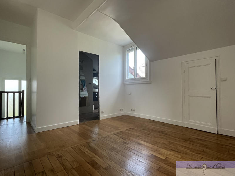 Maison - 258 m² - 9 pièces