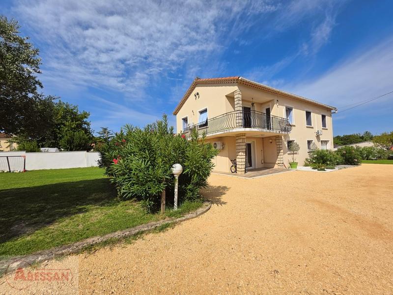 Maison - 180 m² - 8 pièces