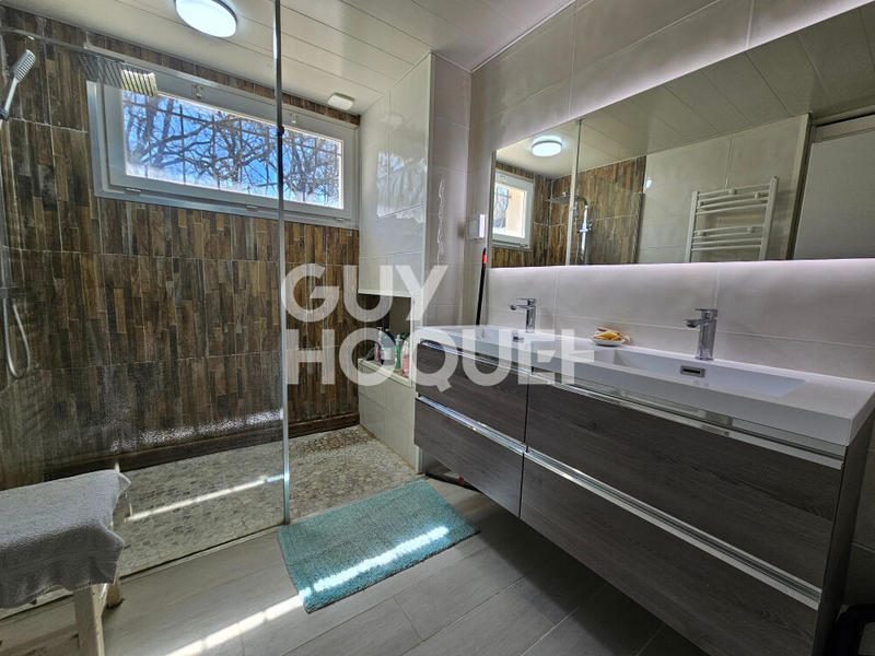 Maison - 250 m² - 7 pièces