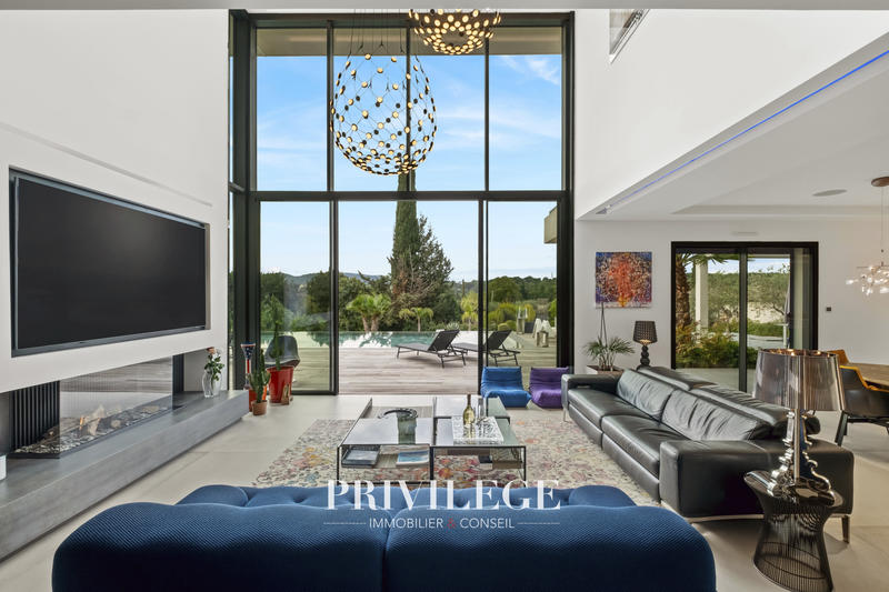 Villa - 340 m² - 8 pièces