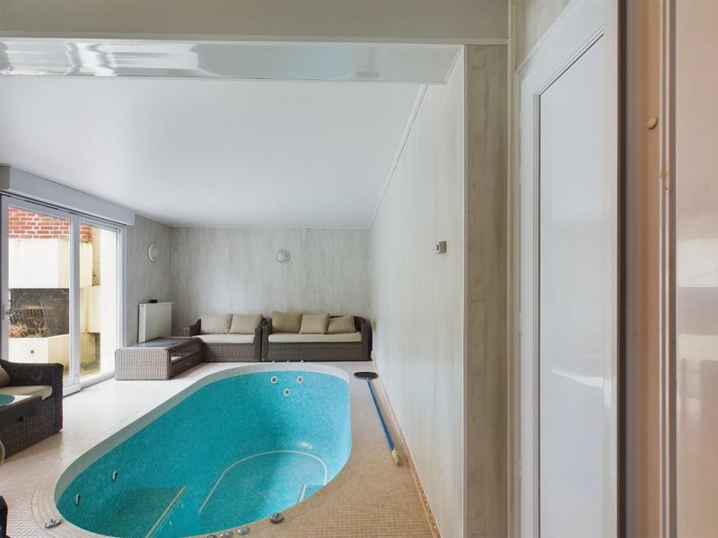 Maison - 280 m² - 9 pièces