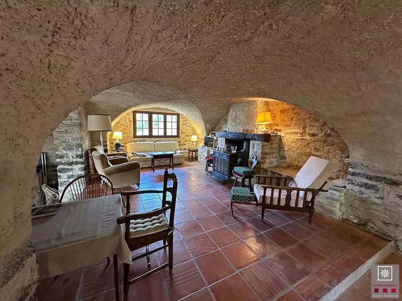 Maison en pierre - 300 m² - 6 pièces