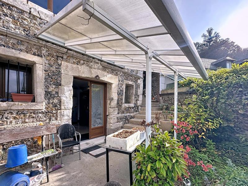 Maison - 214 m² - 8 pièces