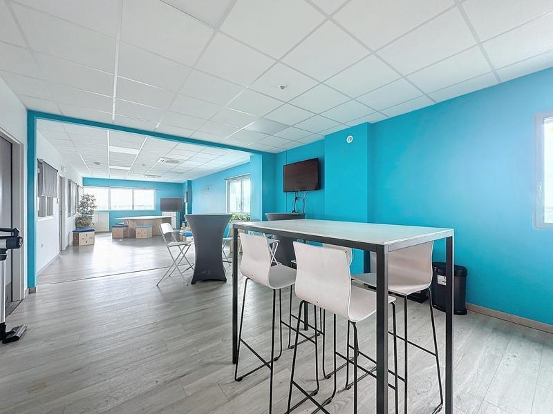 Bureau - 143 m² - 7 pièces