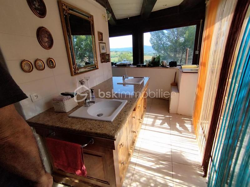 Propriété - 402 m² - 28 pièces