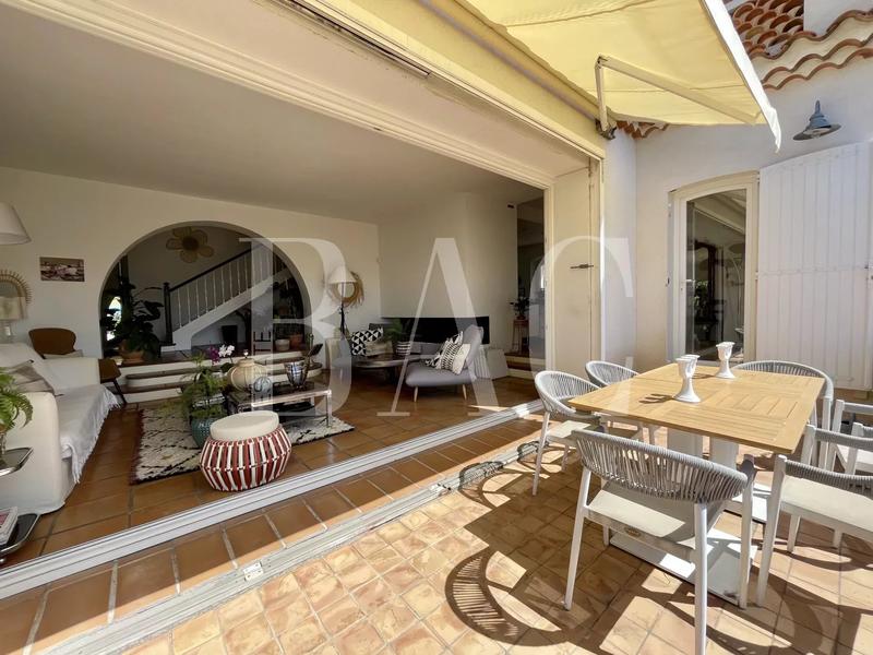 Villa - 280 m² - 10 pièces