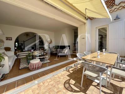 Villa - 280 m² - 10 pièces