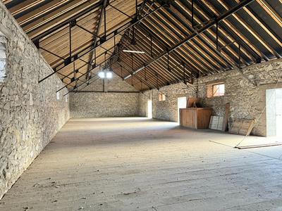 Maison - 302 m² - 6 pièces