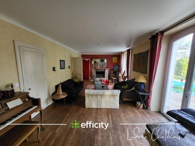 Maison - 235 m² - 8 pièces