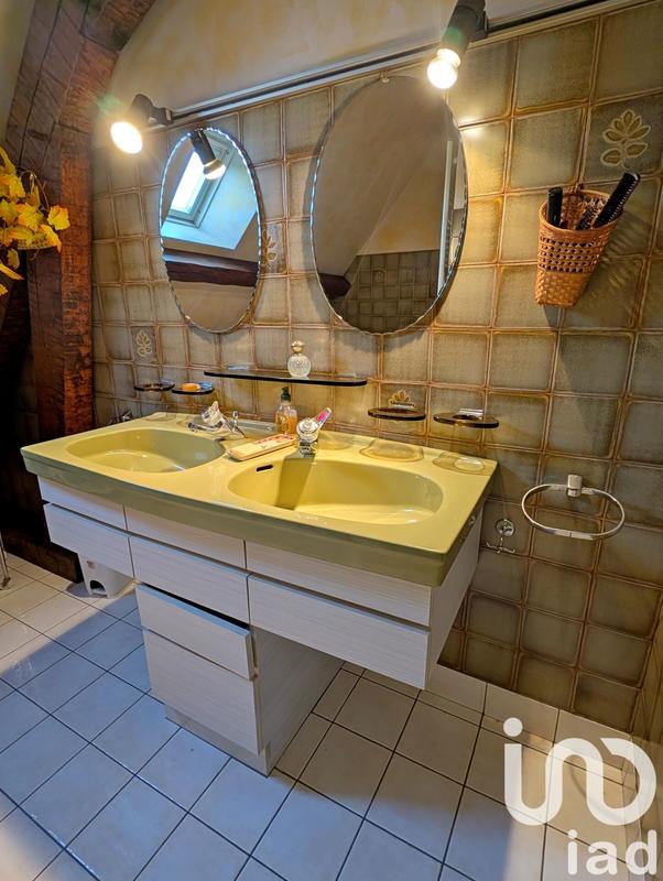 Maison - 213 m² - 9 pièces