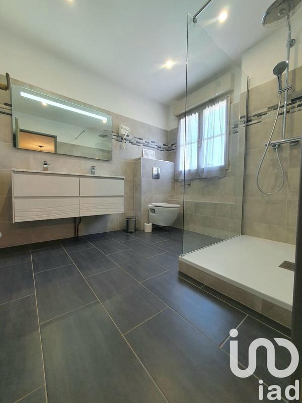 Maison - 218 m² - 8 pièces